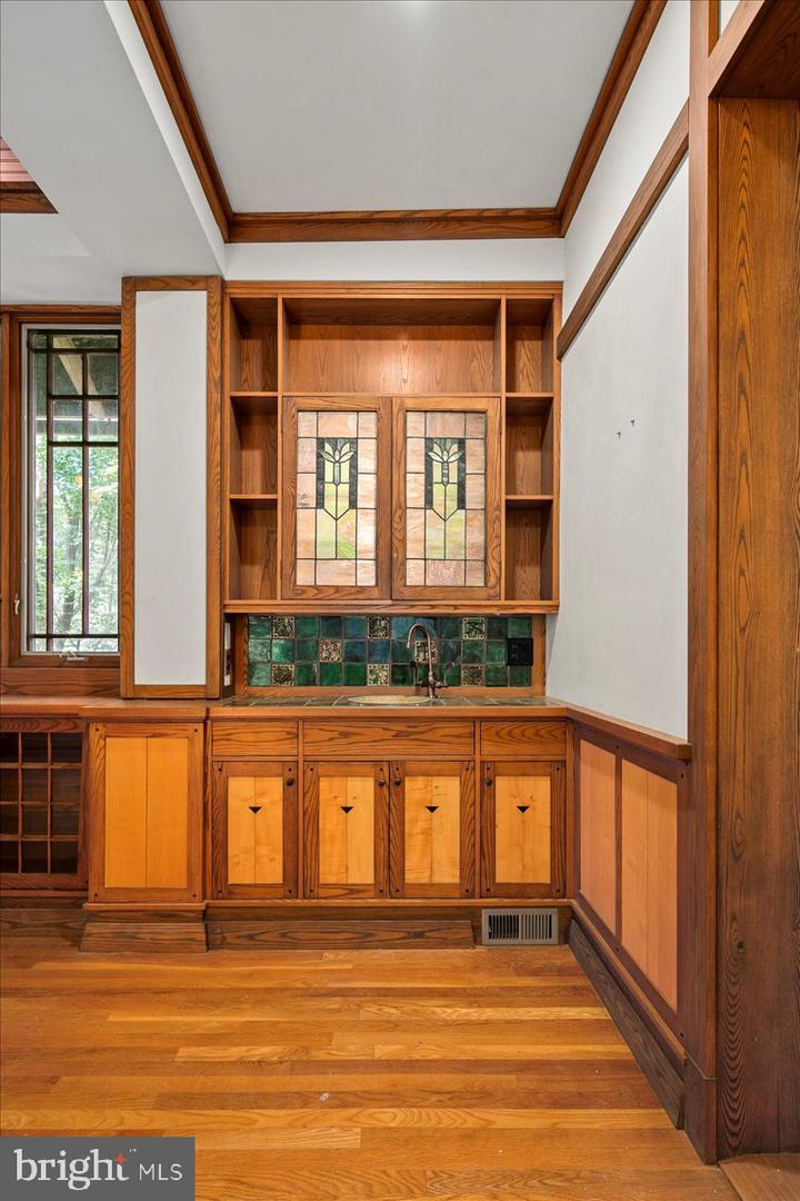 14 W ROSEMONT AVE, ALEXANDRIA, Virginia 22301, 3 Bedrooms Bedrooms, ,2 BathroomsBathrooms,Residential,For sale,14 W ROSEMONT AVE,VAAX2048214 MLS # VAAX2048214