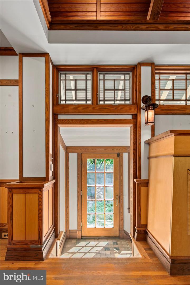 14 W ROSEMONT AVE, ALEXANDRIA, Virginia 22301, 3 Bedrooms Bedrooms, ,2 BathroomsBathrooms,Residential,For sale,14 W ROSEMONT AVE,VAAX2048214 MLS # VAAX2048214