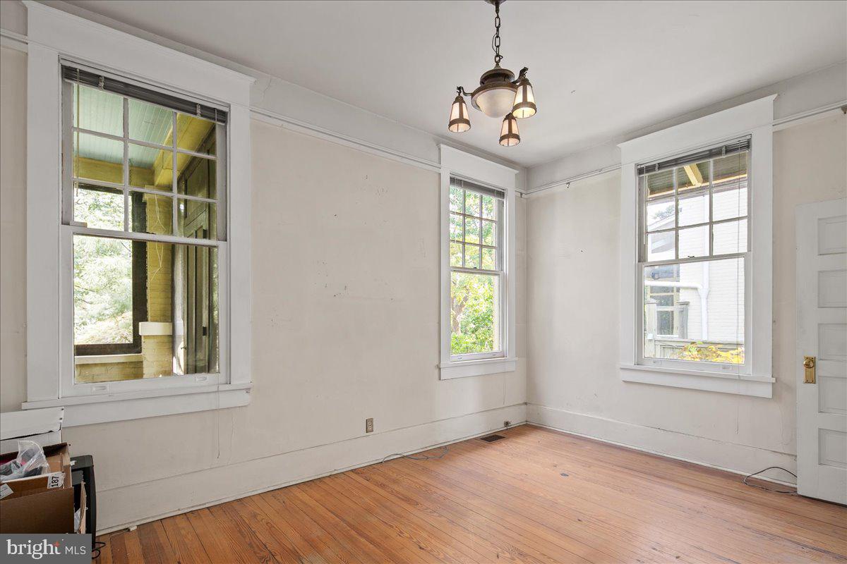 14 W ROSEMONT AVE, ALEXANDRIA, Virginia 22301, 3 Bedrooms Bedrooms, ,2 BathroomsBathrooms,Residential,For sale,14 W ROSEMONT AVE,VAAX2048214 MLS # VAAX2048214