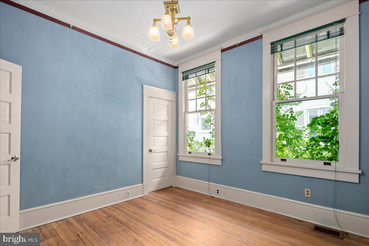 14 W ROSEMONT AVE, ALEXANDRIA, Virginia 22301, 3 Bedrooms Bedrooms, ,2 BathroomsBathrooms,Residential,For sale,14 W ROSEMONT AVE,VAAX2048214 MLS # VAAX2048214
