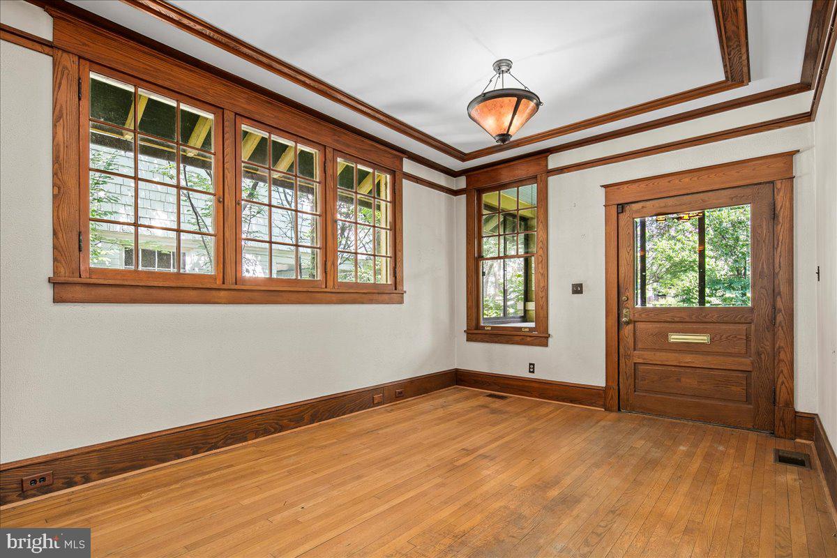 14 W ROSEMONT AVE, ALEXANDRIA, Virginia 22301, 3 Bedrooms Bedrooms, ,2 BathroomsBathrooms,Residential,For sale,14 W ROSEMONT AVE,VAAX2048214 MLS # VAAX2048214