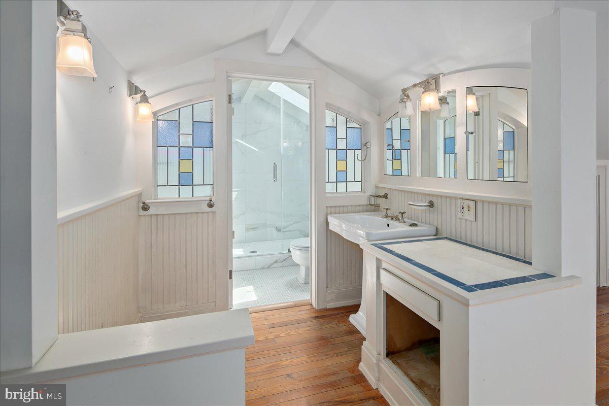 14 W ROSEMONT AVE, ALEXANDRIA, Virginia 22301, 3 Bedrooms Bedrooms, ,2 BathroomsBathrooms,Residential,For sale,14 W ROSEMONT AVE,VAAX2048214 MLS # VAAX2048214