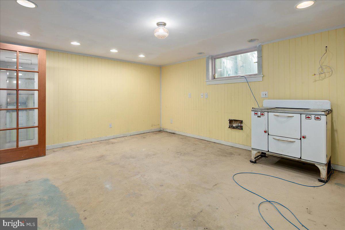 14 W ROSEMONT AVE, ALEXANDRIA, Virginia 22301, 3 Bedrooms Bedrooms, ,2 BathroomsBathrooms,Residential,For sale,14 W ROSEMONT AVE,VAAX2048214 MLS # VAAX2048214