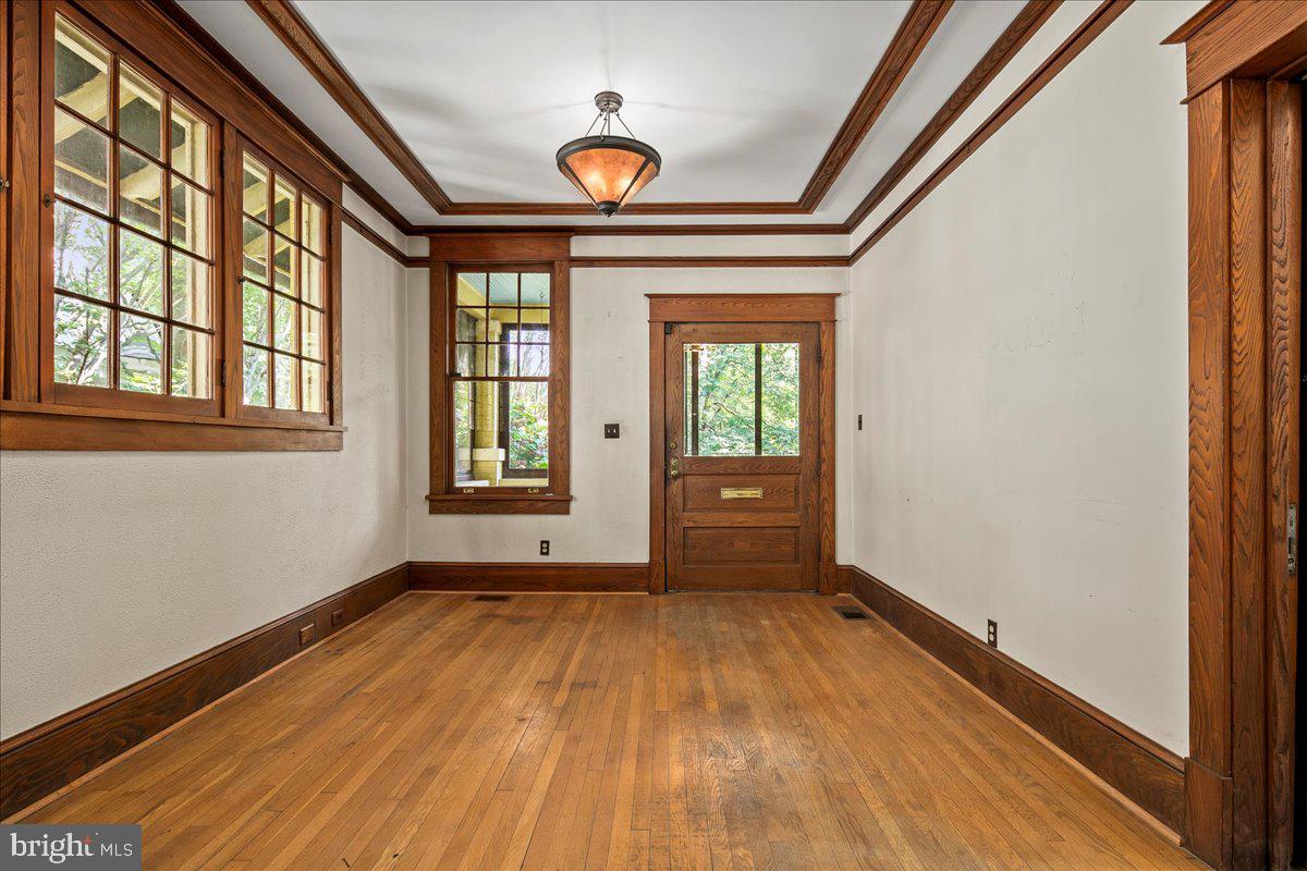 14 W ROSEMONT AVE, ALEXANDRIA, Virginia 22301, 3 Bedrooms Bedrooms, ,2 BathroomsBathrooms,Residential,For sale,14 W ROSEMONT AVE,VAAX2048214 MLS # VAAX2048214