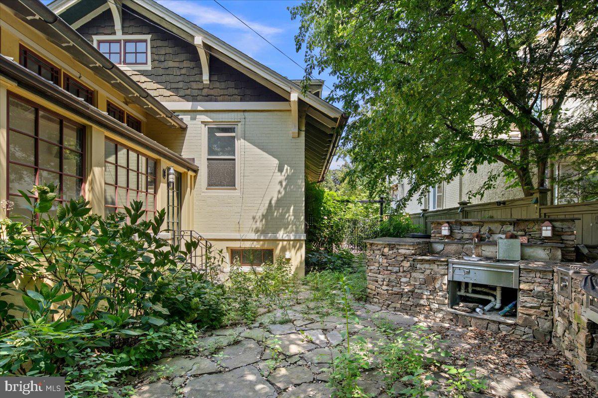 14 W ROSEMONT AVE, ALEXANDRIA, Virginia 22301, 3 Bedrooms Bedrooms, ,2 BathroomsBathrooms,Residential,For sale,14 W ROSEMONT AVE,VAAX2048214 MLS # VAAX2048214