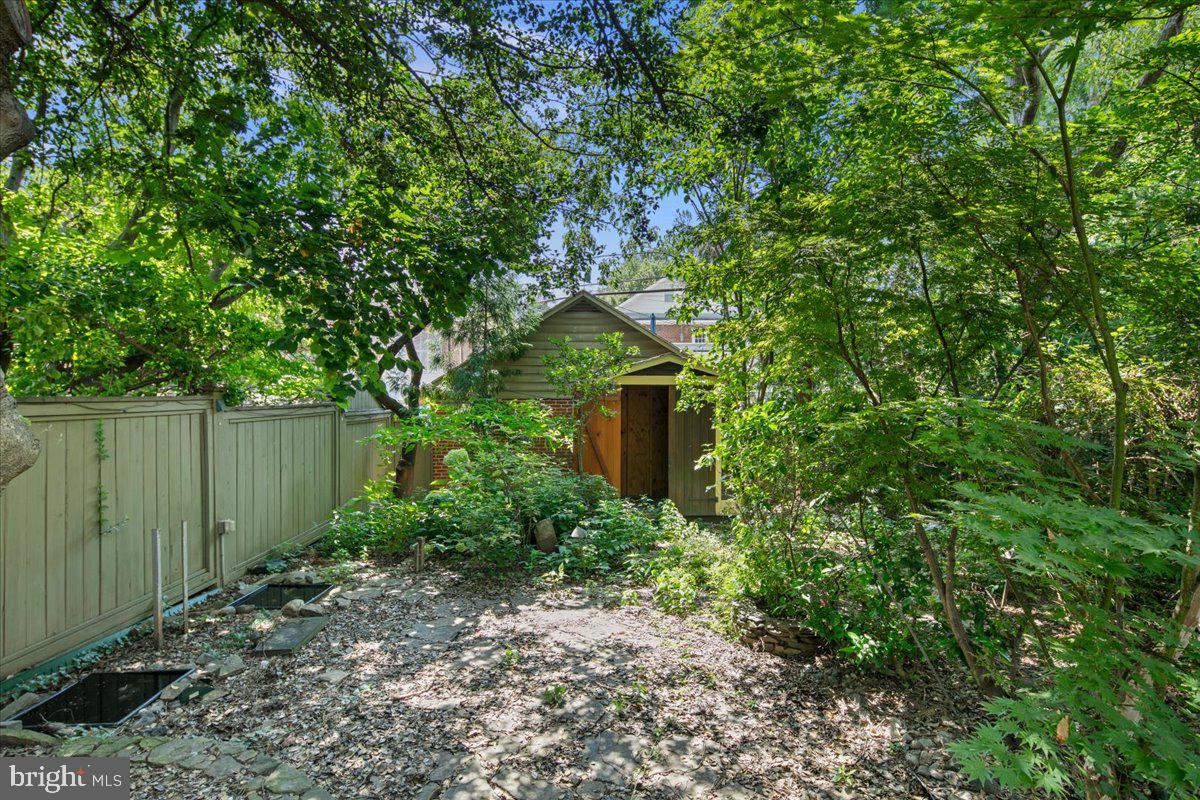14 W ROSEMONT AVE, ALEXANDRIA, Virginia 22301, 3 Bedrooms Bedrooms, ,2 BathroomsBathrooms,Residential,For sale,14 W ROSEMONT AVE,VAAX2048214 MLS # VAAX2048214