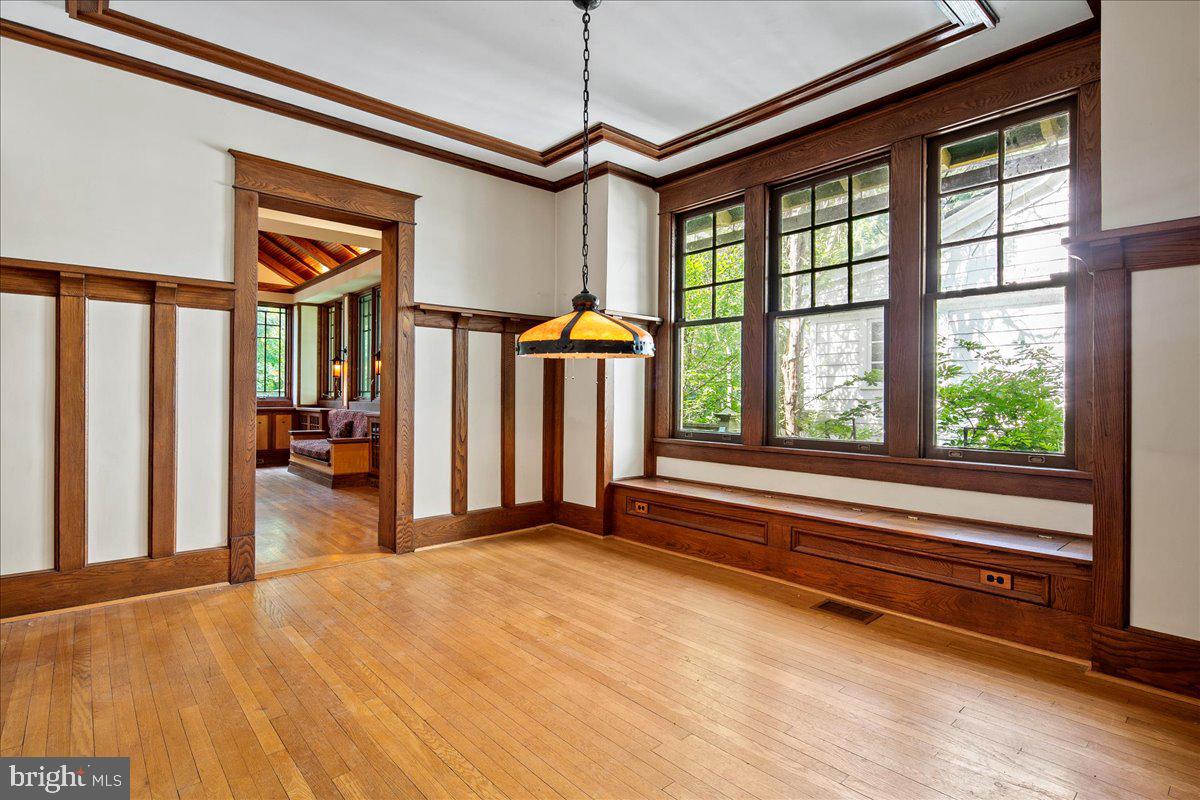14 W ROSEMONT AVE, ALEXANDRIA, Virginia 22301, 3 Bedrooms Bedrooms, ,2 BathroomsBathrooms,Residential,For sale,14 W ROSEMONT AVE,VAAX2048214 MLS # VAAX2048214