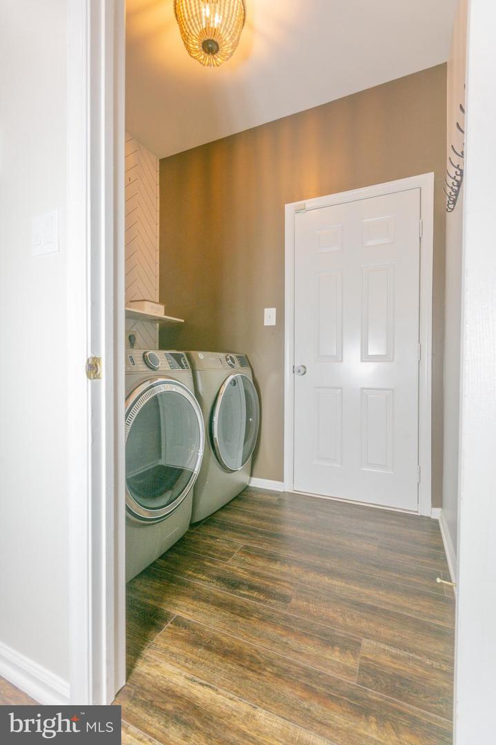 12901 CEDAR GLEN LN, HERNDON, Virginia 20171, 4 Bedrooms Bedrooms, ,3 BathroomsBathrooms,Residential,For sale,12901 CEDAR GLEN LN,VAFX2259336 MLS # VAFX2259336