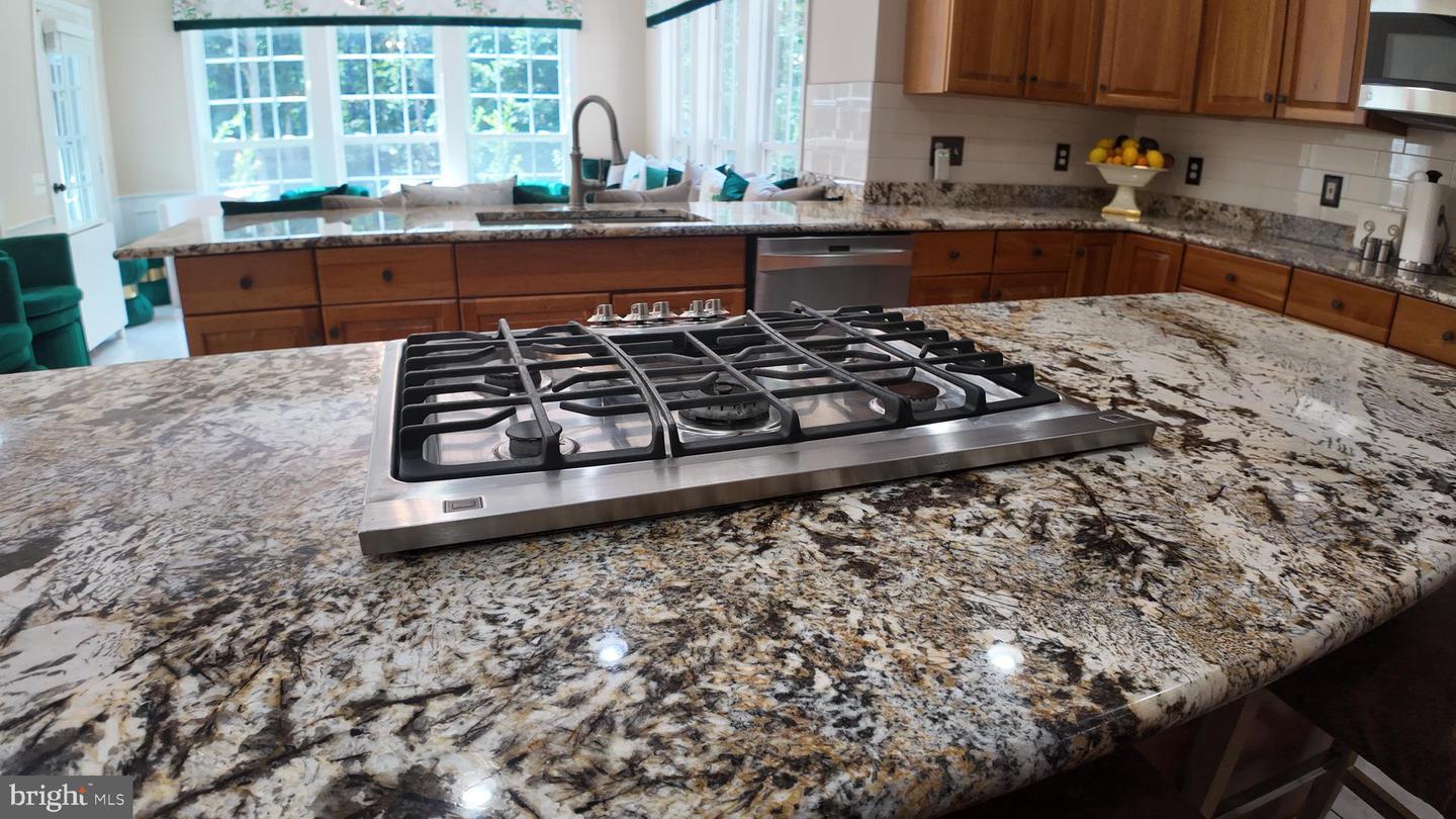 7719 VISIONARY CT, MANASSAS, Virginia 20112, 5 Bedrooms Bedrooms, 10 Rooms Rooms,4 BathroomsBathrooms,Residential,For sale,7719 VISIONARY CT,VAPW2100738 MLS # VAPW2100738