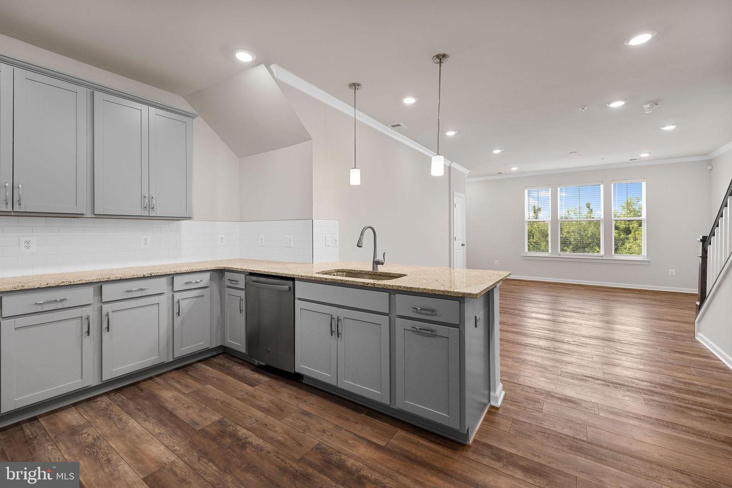 43361 RADFORD DIVIDE TER, ASHBURN, Virginia 20148, 3 Bedrooms Bedrooms, 6 Rooms Rooms,2 BathroomsBathrooms,Residential,For sale,43361 RADFORD DIVIDE TER,VALO2103846 MLS # VALO2103846