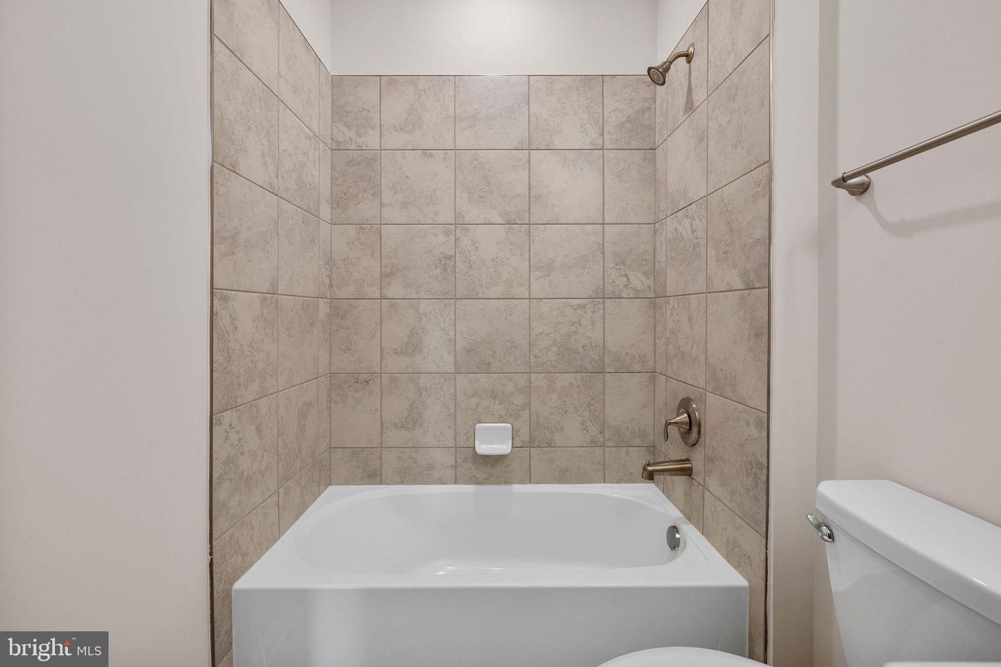 43361 RADFORD DIVIDE TER, ASHBURN, Virginia 20148, 3 Bedrooms Bedrooms, 6 Rooms Rooms,2 BathroomsBathrooms,Residential,For sale,43361 RADFORD DIVIDE TER,VALO2103846 MLS # VALO2103846