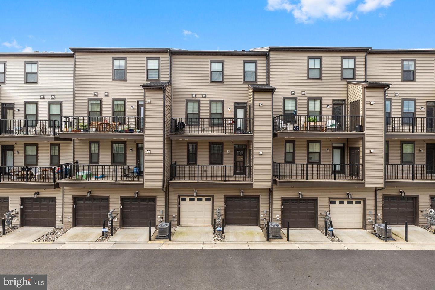 43361 RADFORD DIVIDE TER, ASHBURN, Virginia 20148, 3 Bedrooms Bedrooms, 6 Rooms Rooms,2 BathroomsBathrooms,Residential,For sale,43361 RADFORD DIVIDE TER,VALO2103846 MLS # VALO2103846