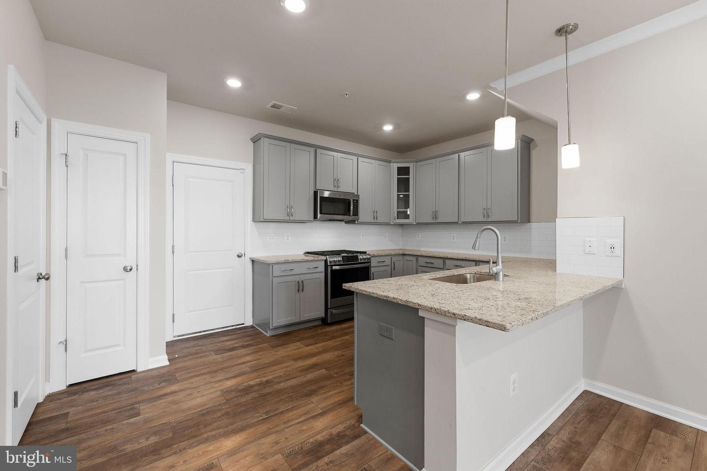 43361 RADFORD DIVIDE TER, ASHBURN, Virginia 20148, 3 Bedrooms Bedrooms, 6 Rooms Rooms,2 BathroomsBathrooms,Residential,For sale,43361 RADFORD DIVIDE TER,VALO2103846 MLS # VALO2103846