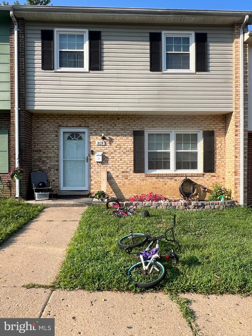 209 OVERLOOK CT, FREDERICKSBURG, Virginia 22405, 4 Bedrooms Bedrooms, ,1 BathroomBathrooms,Residential,For sale,209 OVERLOOK CT,VAST2041452 MLS # VAST2041452