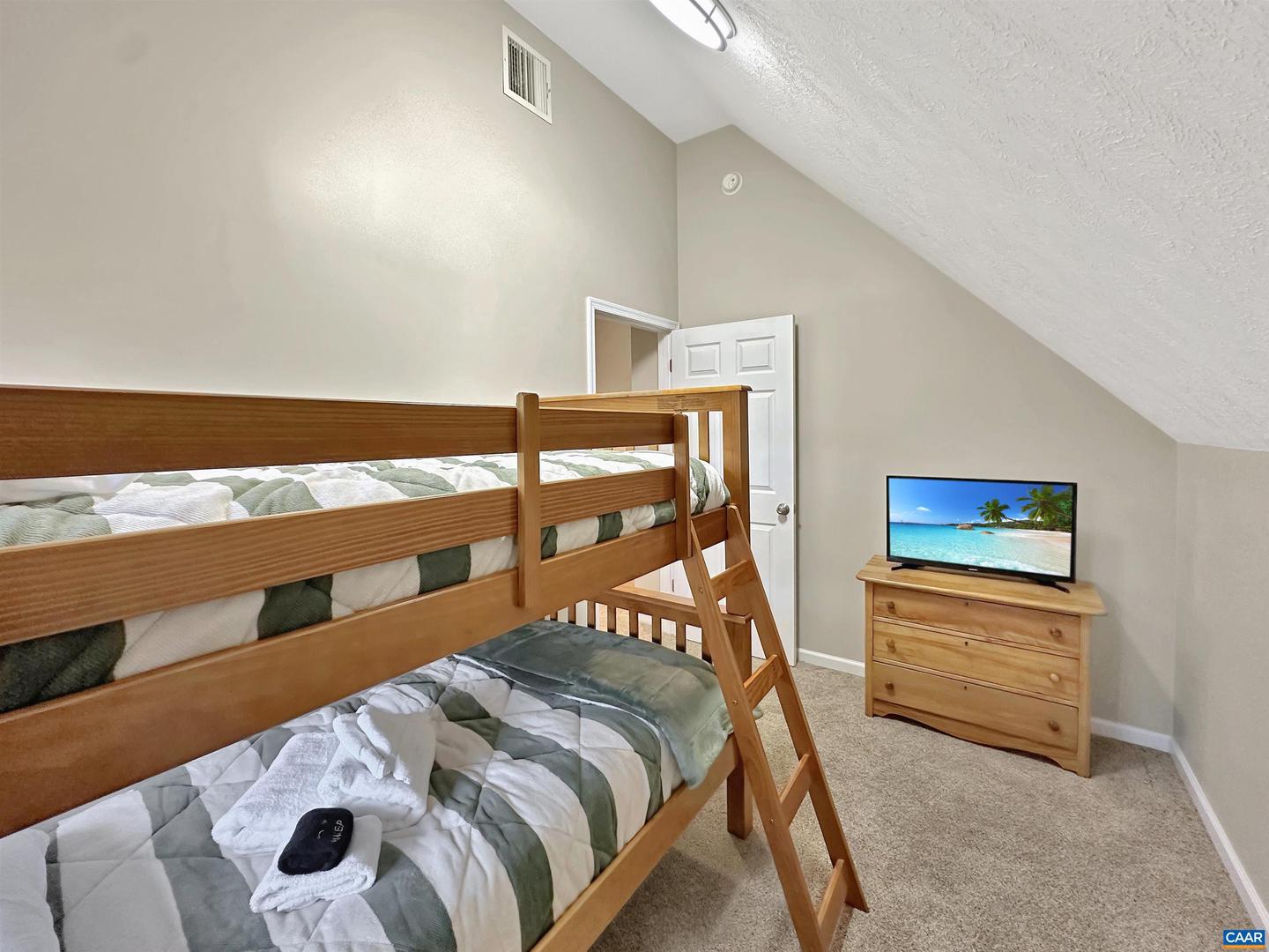 17 HICKORY SPRING RD, WINTERGREEN, Virginia 22967, 4 Bedrooms Bedrooms, ,2 BathroomsBathrooms,Residential,For sale,17 HICKORY SPRING RD,667469 MLS # 667469