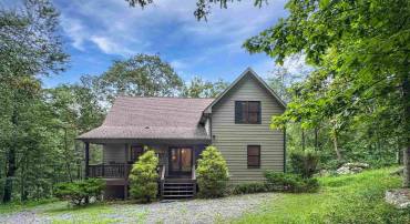 17 HICKORY SPRING RD, WINTERGREEN, Virginia 22967, 4 Bedrooms Bedrooms, ,2 BathroomsBathrooms,Residential,For sale,17 HICKORY SPRING RD,667469 MLS # 667469