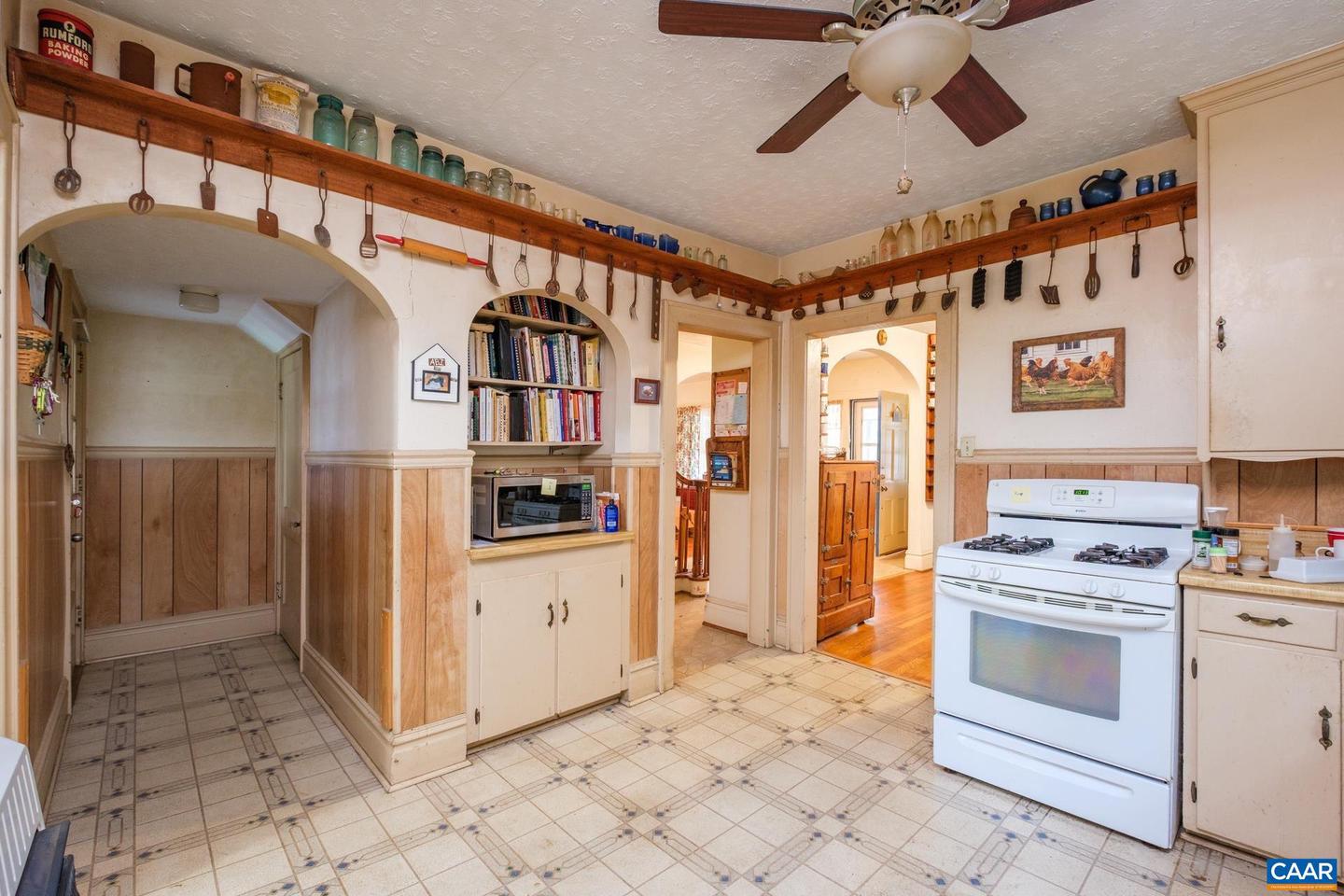 132 S CHARLOTTE AVE, WAYNESBORO, Virginia 22980, 3 Bedrooms Bedrooms, ,1 BathroomBathrooms,Residential,For sale,132 S CHARLOTTE AVE,667473 MLS # 667473