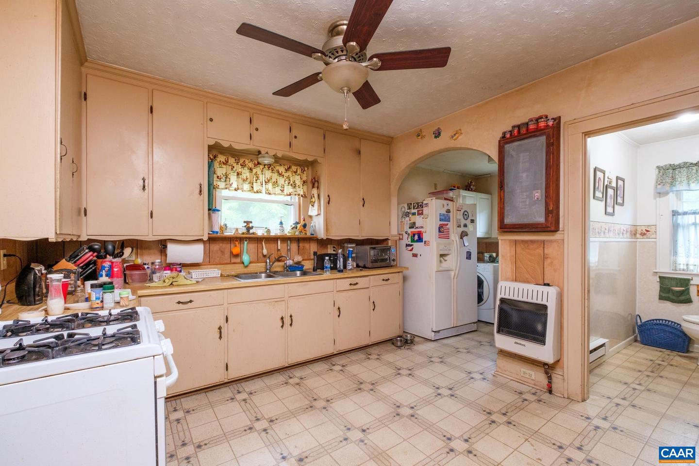 132 S CHARLOTTE AVE, WAYNESBORO, Virginia 22980, 3 Bedrooms Bedrooms, ,1 BathroomBathrooms,Residential,For sale,132 S CHARLOTTE AVE,667473 MLS # 667473
