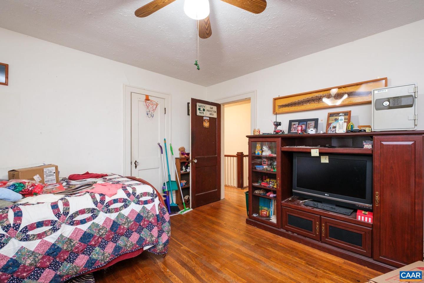 132 S CHARLOTTE AVE, WAYNESBORO, Virginia 22980, 3 Bedrooms Bedrooms, ,1 BathroomBathrooms,Residential,For sale,132 S CHARLOTTE AVE,667473 MLS # 667473