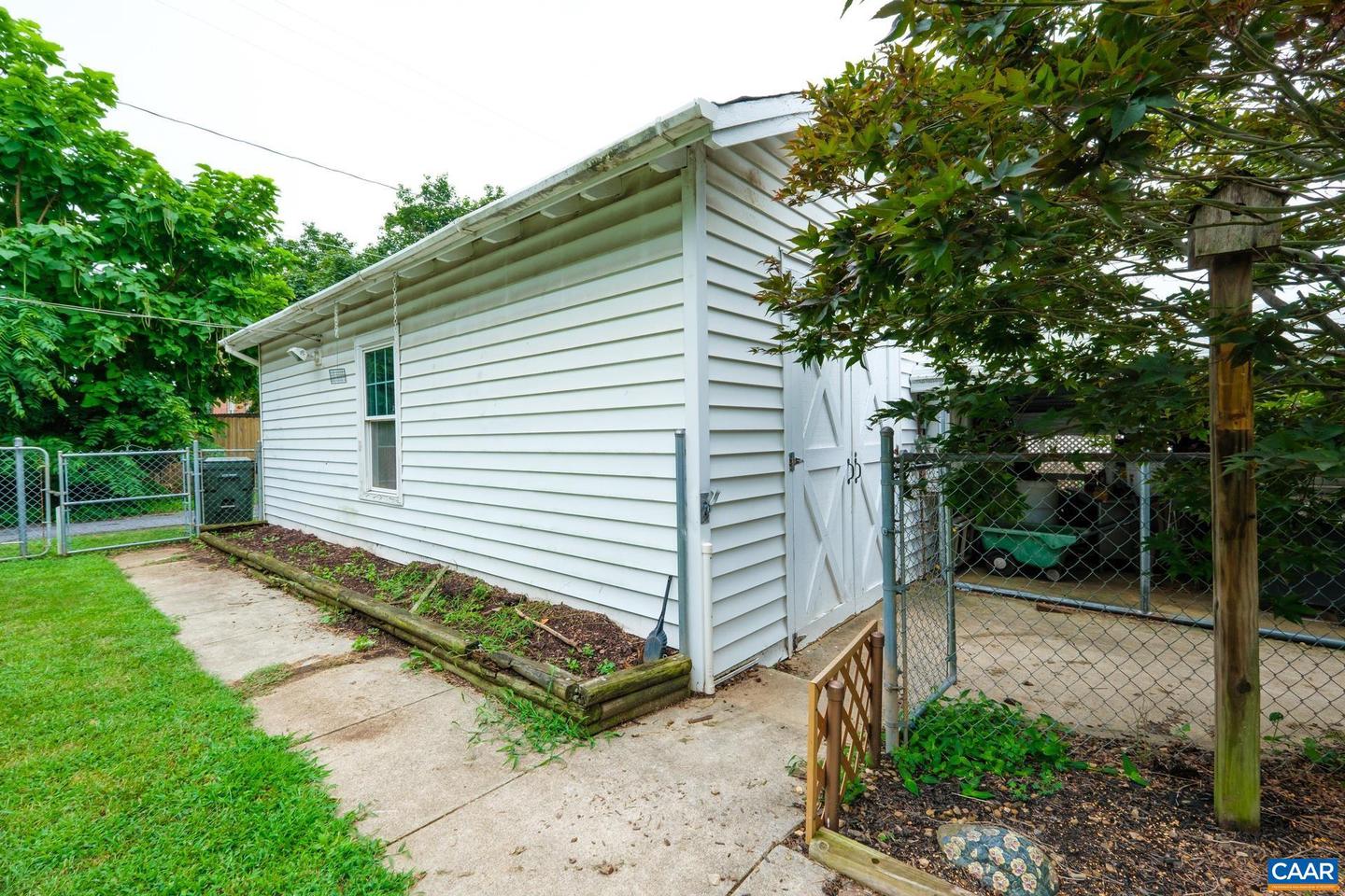 132 S CHARLOTTE AVE, WAYNESBORO, Virginia 22980, 3 Bedrooms Bedrooms, ,1 BathroomBathrooms,Residential,For sale,132 S CHARLOTTE AVE,667473 MLS # 667473