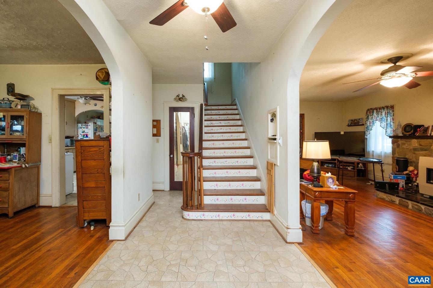 132 S CHARLOTTE AVE, WAYNESBORO, Virginia 22980, 3 Bedrooms Bedrooms, ,1 BathroomBathrooms,Residential,For sale,132 S CHARLOTTE AVE,667473 MLS # 667473