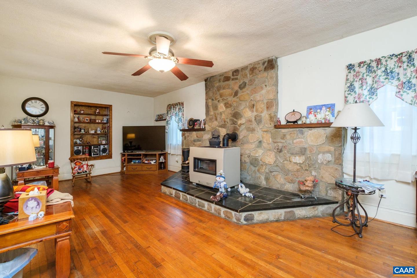 132 S CHARLOTTE AVE, WAYNESBORO, Virginia 22980, 3 Bedrooms Bedrooms, ,1 BathroomBathrooms,Residential,For sale,132 S CHARLOTTE AVE,667473 MLS # 667473