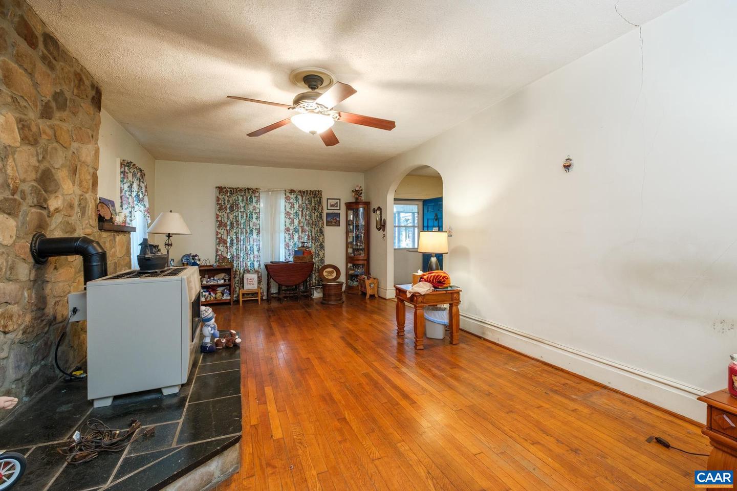 132 S CHARLOTTE AVE, WAYNESBORO, Virginia 22980, 3 Bedrooms Bedrooms, ,1 BathroomBathrooms,Residential,For sale,132 S CHARLOTTE AVE,667473 MLS # 667473