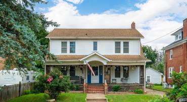 132 S CHARLOTTE AVE, WAYNESBORO, Virginia 22980, 3 Bedrooms Bedrooms, ,1 BathroomBathrooms,Residential,For sale,132 S CHARLOTTE AVE,667473 MLS # 667473