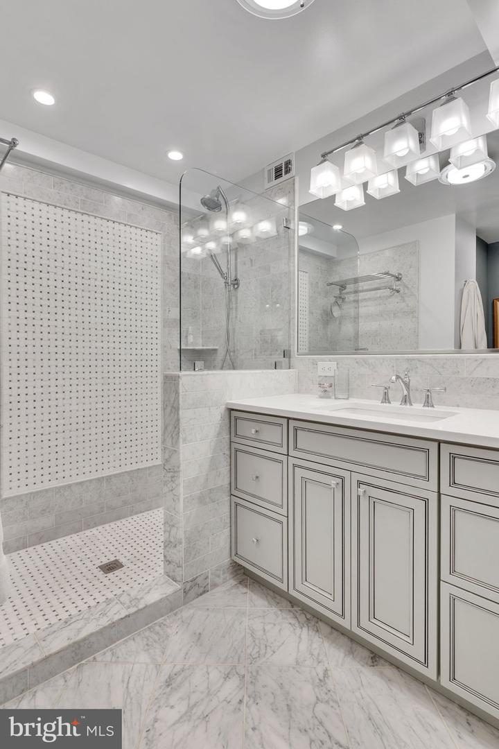 1026 16TH ST NW #202, WASHINGTON, District Of Columbia 20036, 2 Bedrooms Bedrooms, ,2 BathroomsBathrooms,Residential,For sale,1026 16TH ST NW #202,DCDC2213772 MLS # DCDC2213772