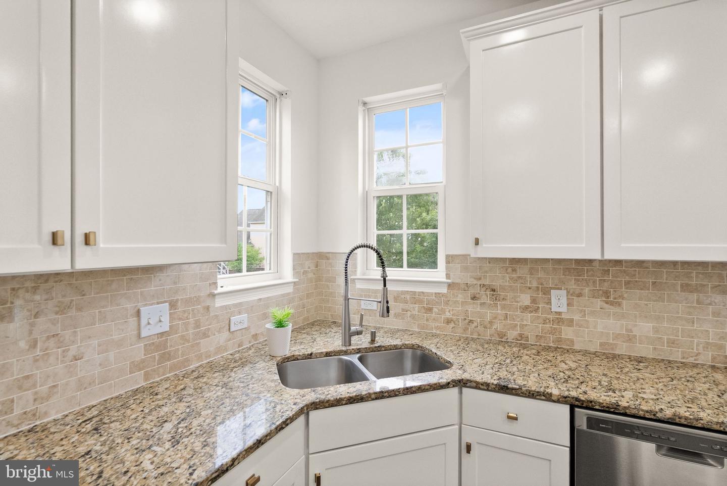 42108 AUTUMN RAIN CIR, BRAMBLETON, Virginia 20148, 5 Bedrooms Bedrooms, ,4 BathroomsBathrooms,Residential,For sale,42108 AUTUMN RAIN CIR,VALO2103886 MLS # VALO2103886