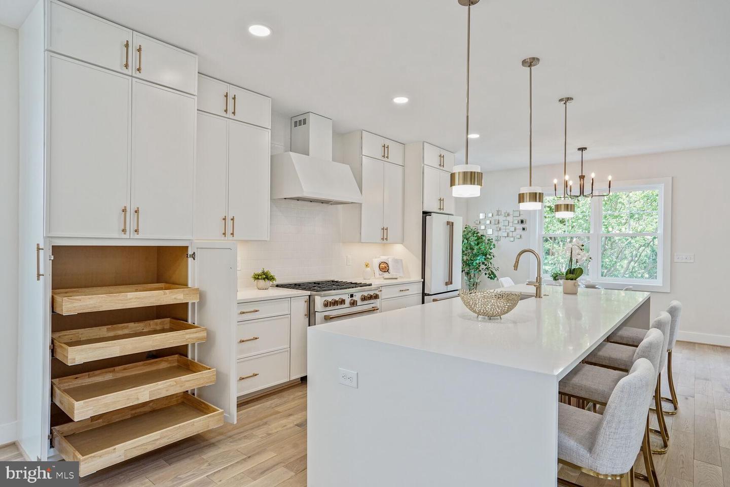 423 N CLEVELAND ST, ARLINGTON, Virginia 22201, 5 Bedrooms Bedrooms, ,5 BathroomsBathrooms,Residential,For sale,423 N CLEVELAND ST,VAAR2061848 MLS # VAAR2061848