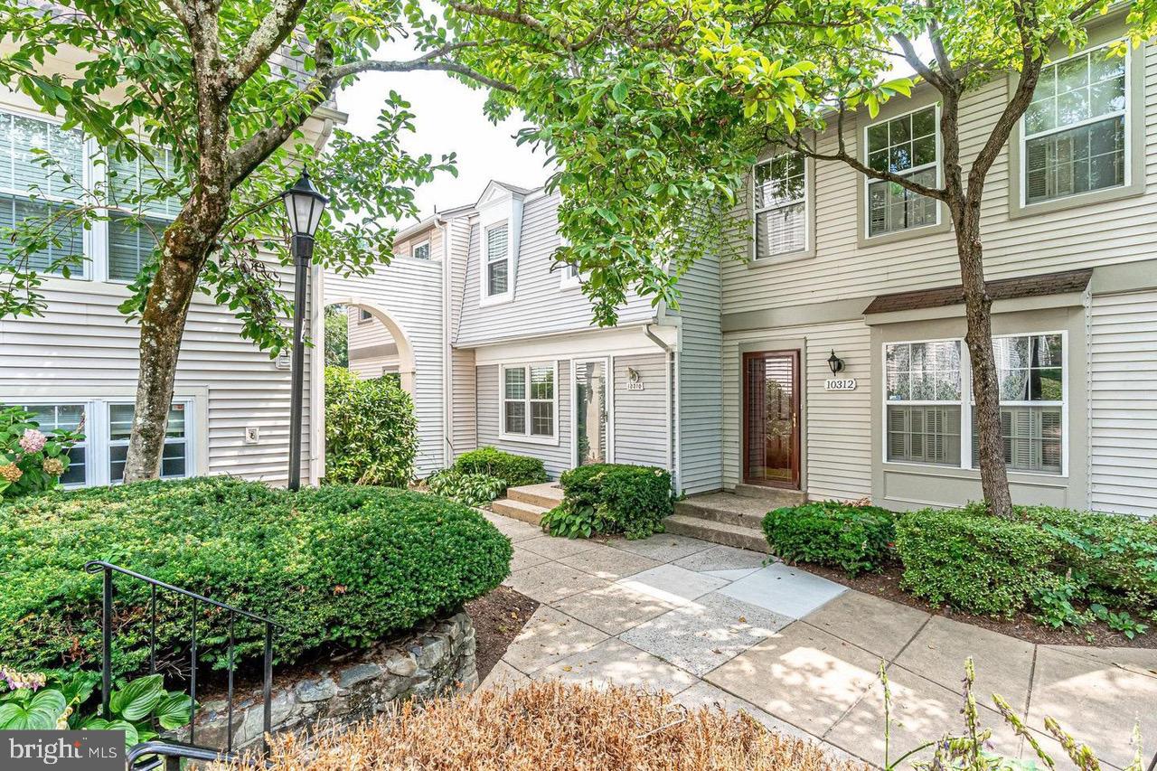 10310 BRIDGETOWN PL #56, BURKE, Virginia 22015, 2 Bedrooms Bedrooms, ,2 BathroomsBathrooms,Residential,For sale,10310 BRIDGETOWN PL #56,VAFX2259464 MLS # VAFX2259464