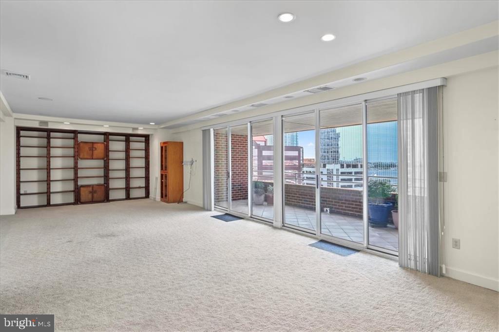 215 BROOKE AVE #1004, NORFOLK, Virginia 23510, 3 Bedrooms Bedrooms, 8 Rooms Rooms,3 BathroomsBathrooms,Residential,For sale,215 BROOKE AVE #1004,VANF2000082 MLS # VANF2000082