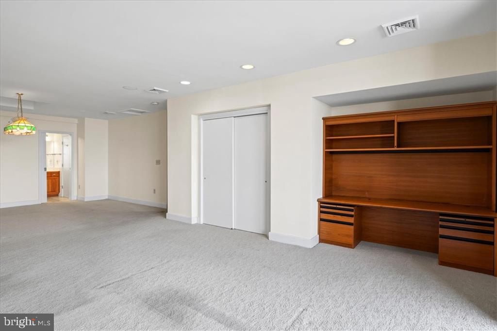 215 BROOKE AVE #1004, NORFOLK, Virginia 23510, 3 Bedrooms Bedrooms, 8 Rooms Rooms,3 BathroomsBathrooms,Residential,For sale,215 BROOKE AVE #1004,VANF2000082 MLS # VANF2000082
