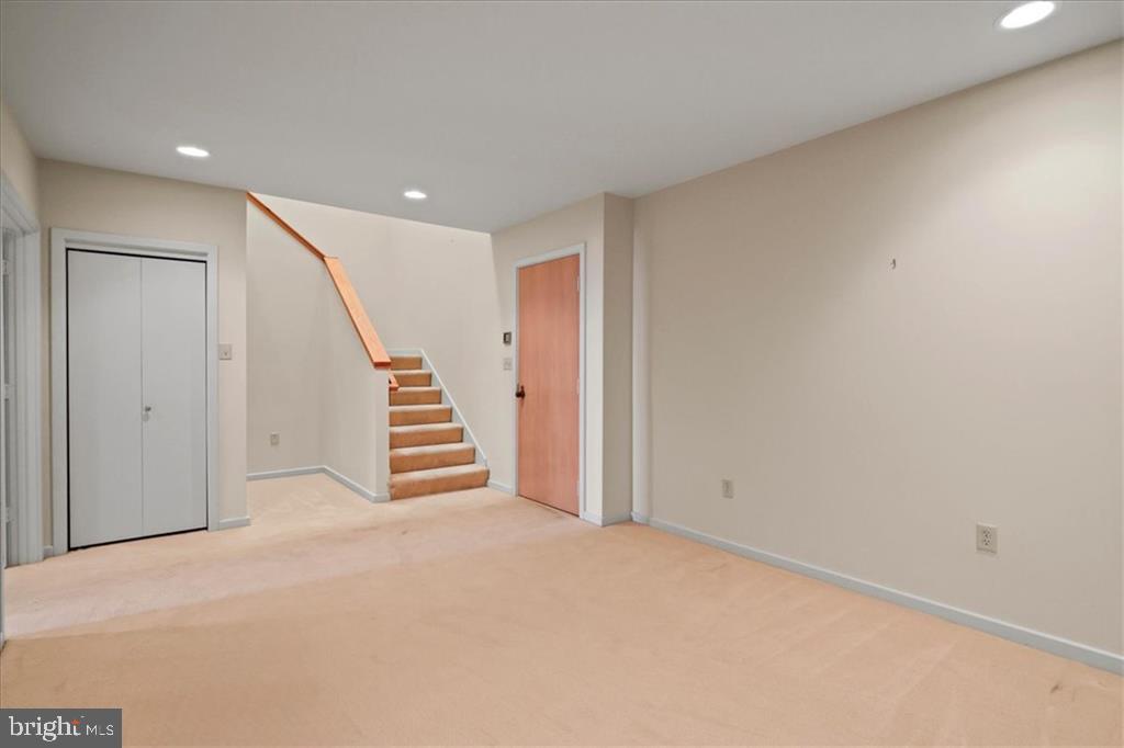 215 BROOKE AVE #1004, NORFOLK, Virginia 23510, 3 Bedrooms Bedrooms, 8 Rooms Rooms,3 BathroomsBathrooms,Residential,For sale,215 BROOKE AVE #1004,VANF2000082 MLS # VANF2000082