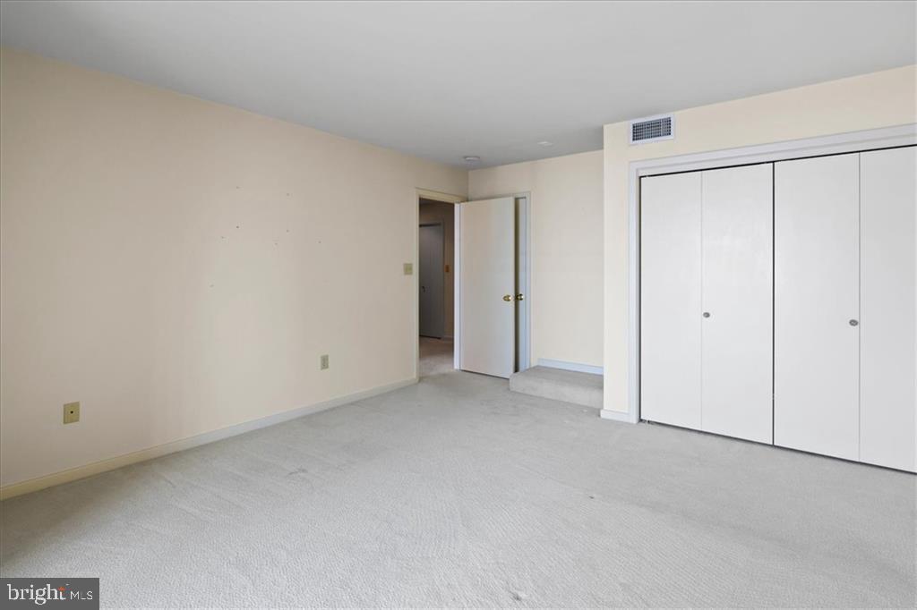 215 BROOKE AVE #1004, NORFOLK, Virginia 23510, 3 Bedrooms Bedrooms, 8 Rooms Rooms,3 BathroomsBathrooms,Residential,For sale,215 BROOKE AVE #1004,VANF2000082 MLS # VANF2000082