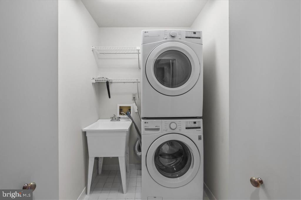 215 BROOKE AVE #1004, NORFOLK, Virginia 23510, 3 Bedrooms Bedrooms, 8 Rooms Rooms,3 BathroomsBathrooms,Residential,For sale,215 BROOKE AVE #1004,VANF2000082 MLS # VANF2000082
