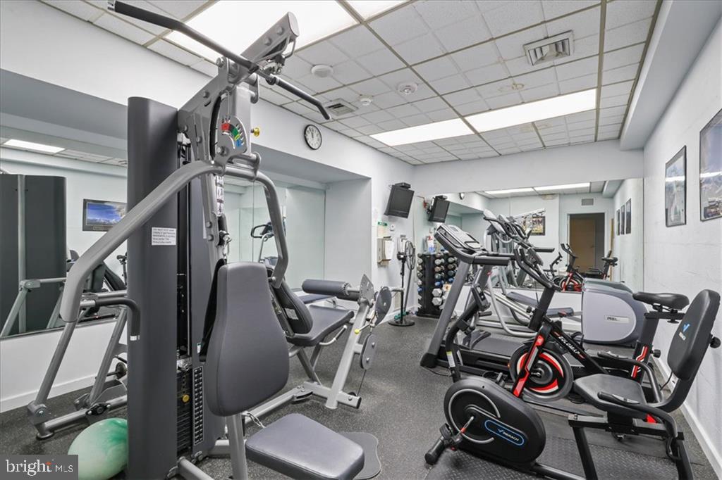 215 BROOKE AVE #1004, NORFOLK, Virginia 23510, 3 Bedrooms Bedrooms, 8 Rooms Rooms,3 BathroomsBathrooms,Residential,For sale,215 BROOKE AVE #1004,VANF2000082 MLS # VANF2000082