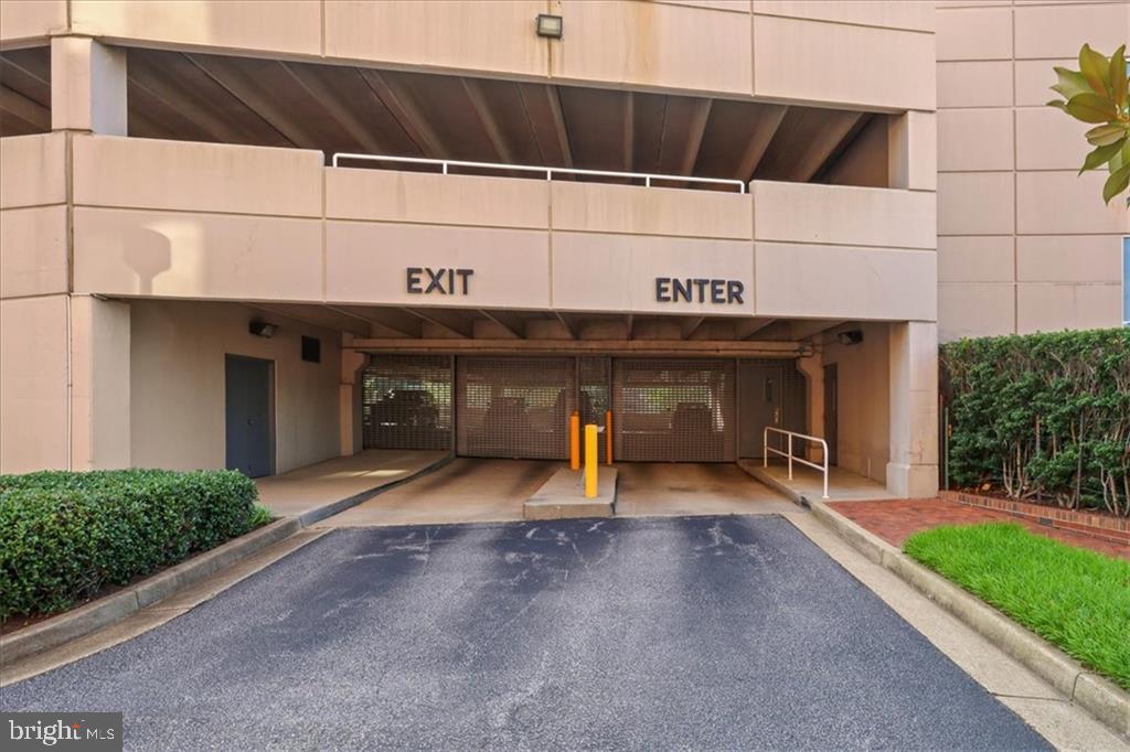 215 BROOKE AVE #1004, NORFOLK, Virginia 23510, 3 Bedrooms Bedrooms, 8 Rooms Rooms,3 BathroomsBathrooms,Residential,For sale,215 BROOKE AVE #1004,VANF2000082 MLS # VANF2000082