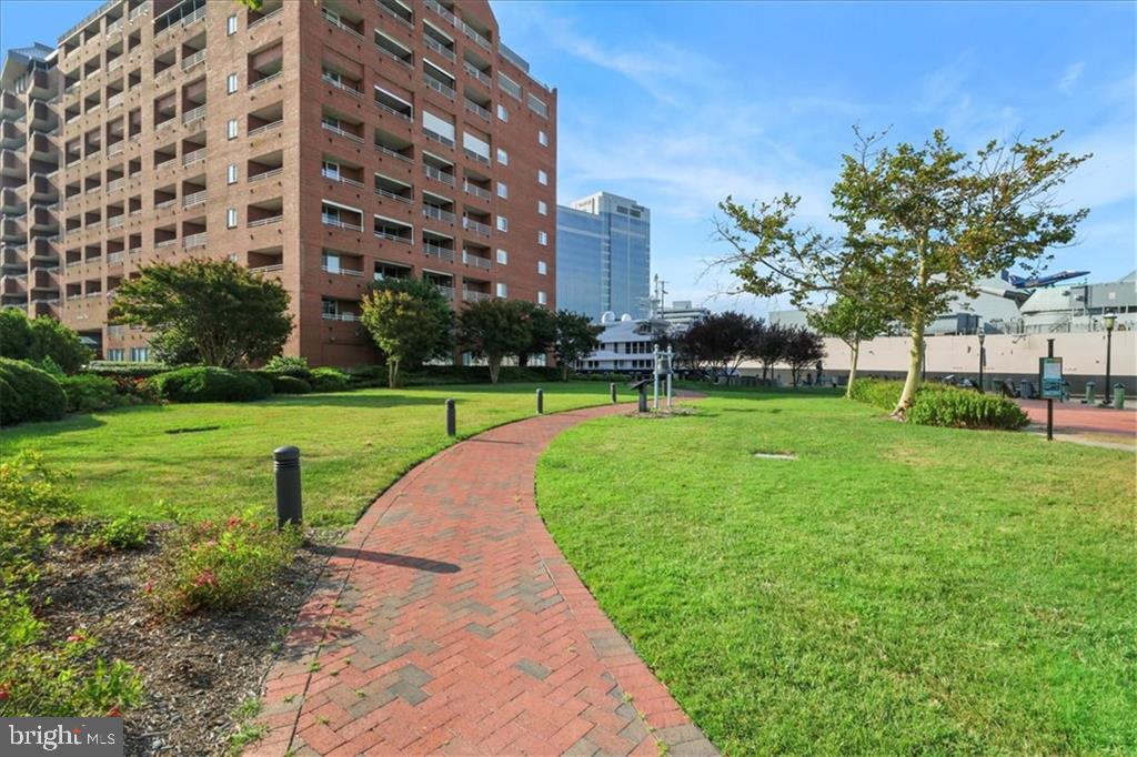 215 BROOKE AVE #1004, NORFOLK, Virginia 23510, 3 Bedrooms Bedrooms, 8 Rooms Rooms,3 BathroomsBathrooms,Residential,For sale,215 BROOKE AVE #1004,VANF2000082 MLS # VANF2000082