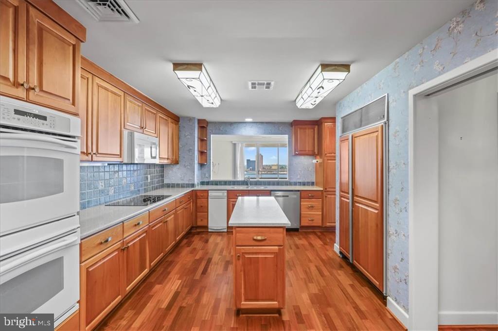 215 BROOKE AVE #1004, NORFOLK, Virginia 23510, 3 Bedrooms Bedrooms, 8 Rooms Rooms,3 BathroomsBathrooms,Residential,For sale,215 BROOKE AVE #1004,VANF2000082 MLS # VANF2000082
