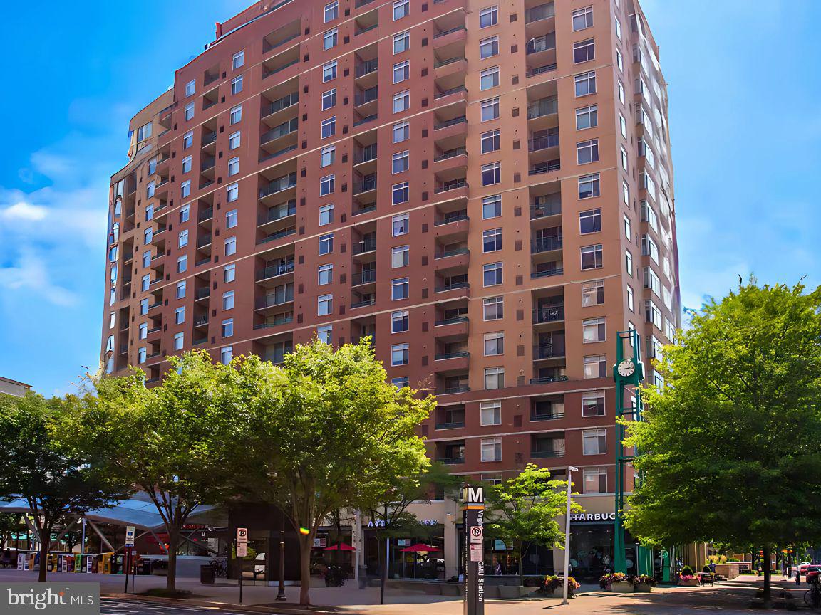 901 N MONROE ST #1013, ARLINGTON, Virginia 22201, 1 Bedroom Bedrooms, ,1 BathroomBathrooms,Residential,For sale,901 N MONROE ST #1013,VAAR2061688 MLS # VAAR2061688