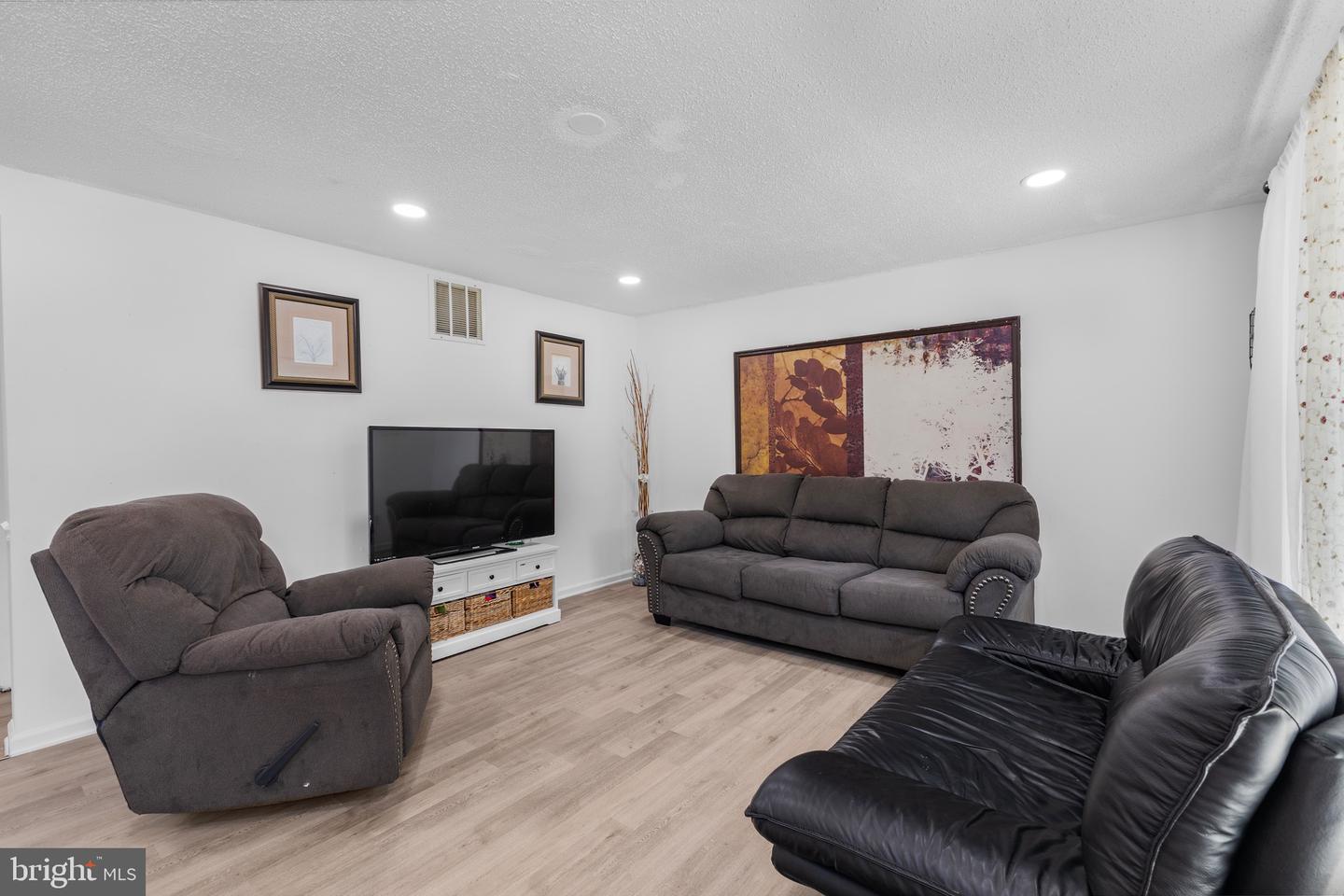 3314 WYNDALE CT, WOODBRIDGE, Virginia 22192, 4 Bedrooms Bedrooms, 7 Rooms Rooms,2 BathroomsBathrooms,Residential,For sale,3314 WYNDALE CT,VAPW2100502 MLS # VAPW2100502