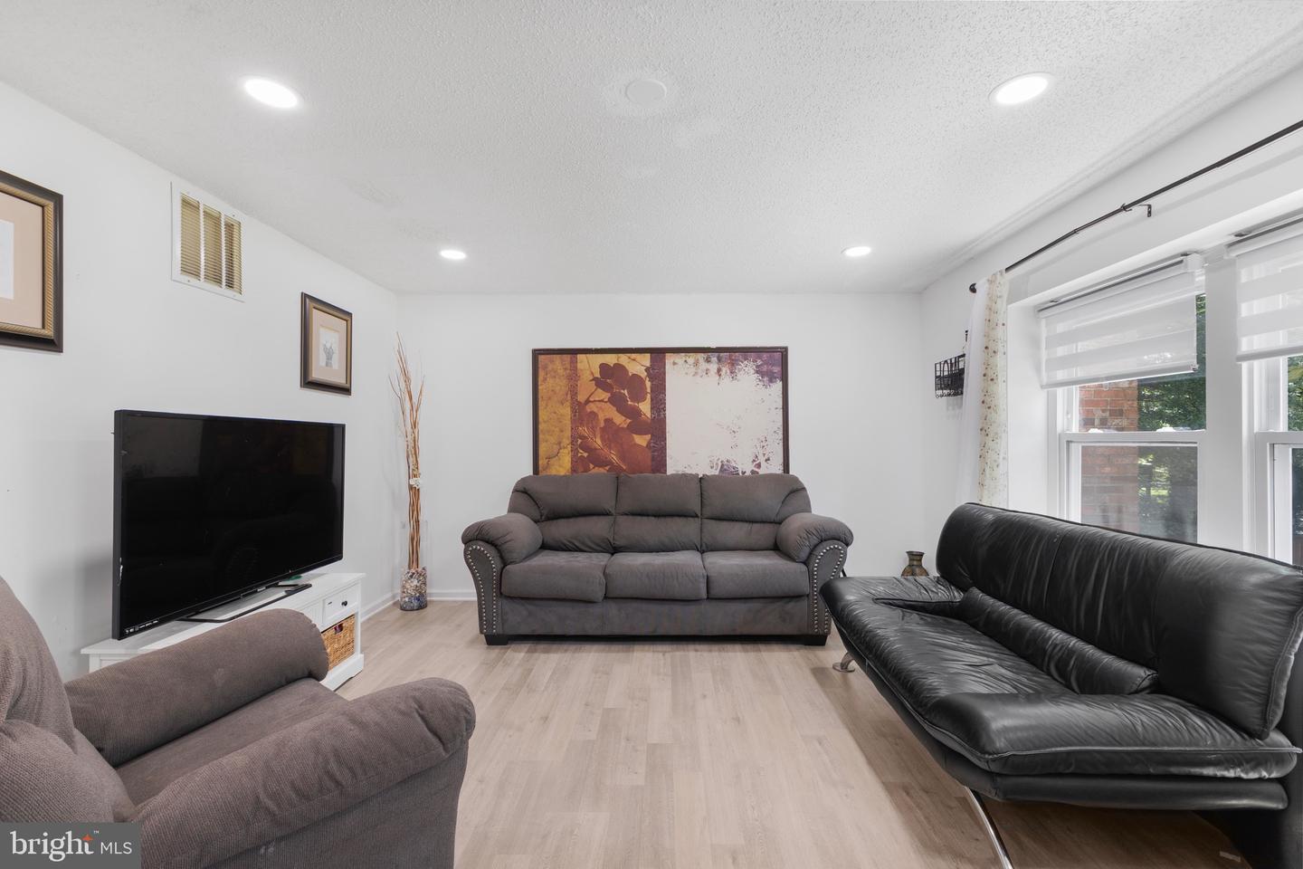 3314 WYNDALE CT, WOODBRIDGE, Virginia 22192, 4 Bedrooms Bedrooms, 7 Rooms Rooms,2 BathroomsBathrooms,Residential,For sale,3314 WYNDALE CT,VAPW2100502 MLS # VAPW2100502