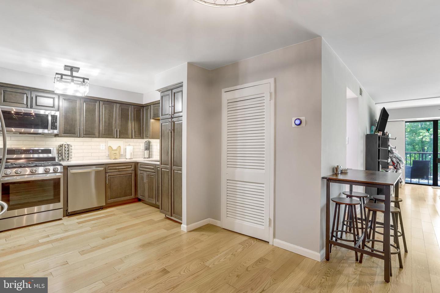 1300 ARMY NAVY DR #307, ARLINGTON, Virginia 22202, 1 Bedroom Bedrooms, 3 Rooms Rooms,1 BathroomBathrooms,Residential,For sale,1300 ARMY NAVY DR #307,VAAR2061700 MLS # VAAR2061700