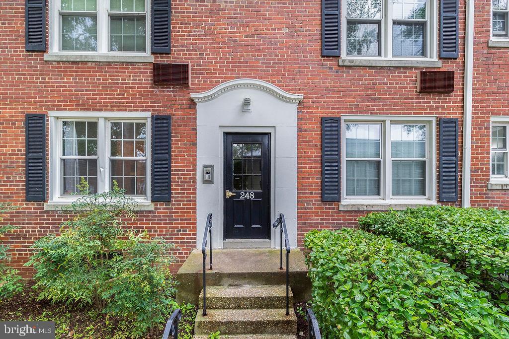248 N THOMAS ST N #1, ARLINGTON, Virginia 22203, 1 Bedroom Bedrooms, 2 Rooms Rooms,1 BathroomBathrooms,Residential,For sale,248 N THOMAS ST N #1,VAAR2061544 MLS # VAAR2061544