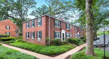 248 N THOMAS ST N #1, ARLINGTON, Virginia 22203, 1 Bedroom Bedrooms, 2 Rooms Rooms,1 BathroomBathrooms,Residential,For sale,248 N THOMAS ST N #1,VAAR2061544 MLS # VAAR2061544