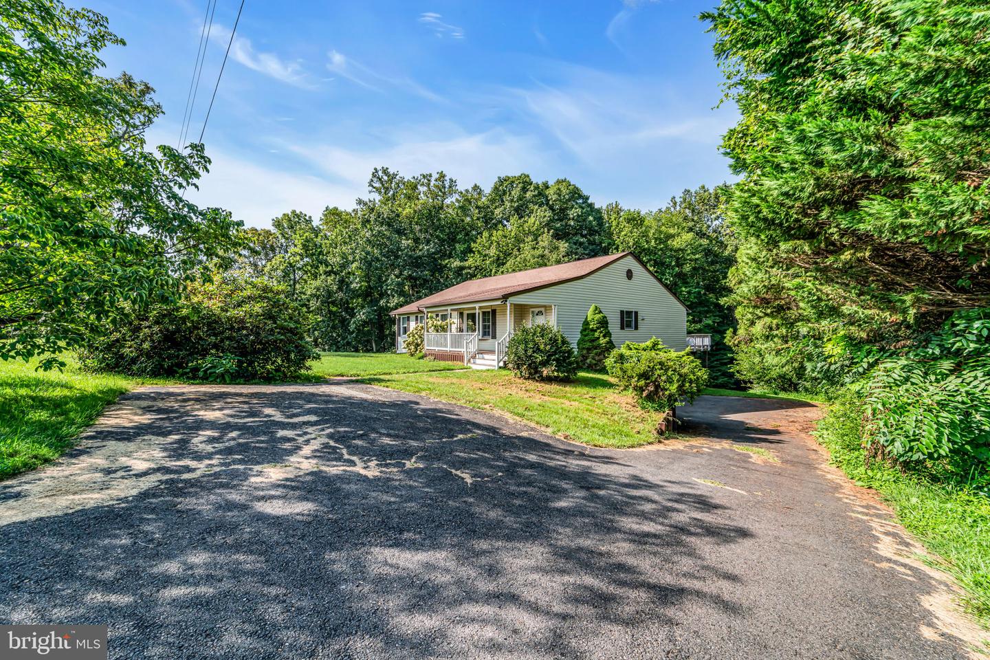 10696 MOORE DR, MANASSAS, Virginia 20111, 5 Bedrooms Bedrooms, ,3 BathroomsBathrooms,Residential,For sale,10696 MOORE DR,VAPW2100382 MLS # VAPW2100382