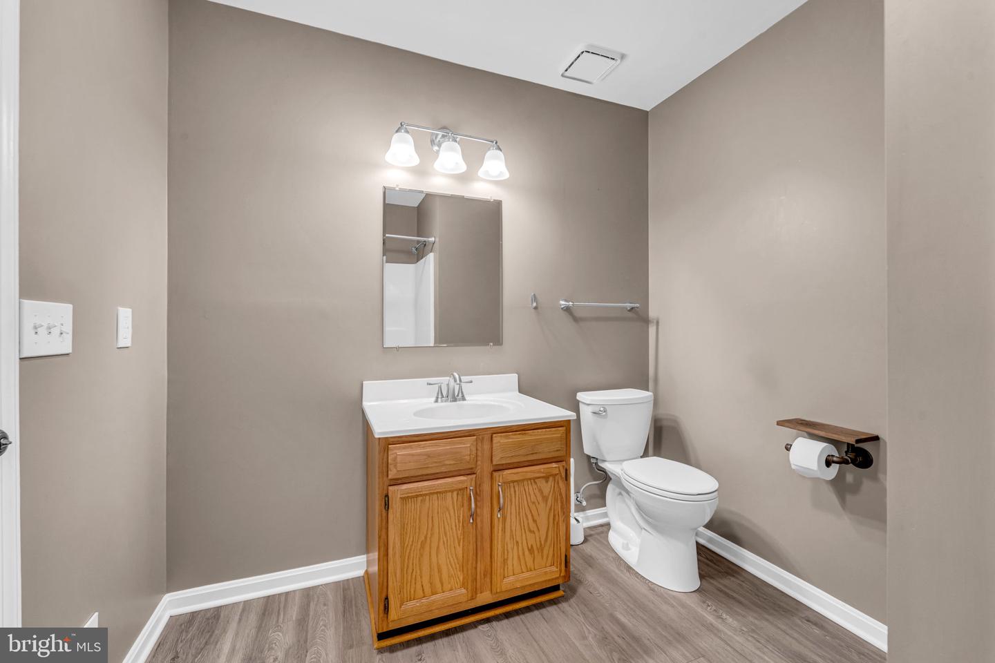 10696 MOORE DR, MANASSAS, Virginia 20111, 5 Bedrooms Bedrooms, ,3 BathroomsBathrooms,Residential,For sale,10696 MOORE DR,VAPW2100382 MLS # VAPW2100382
