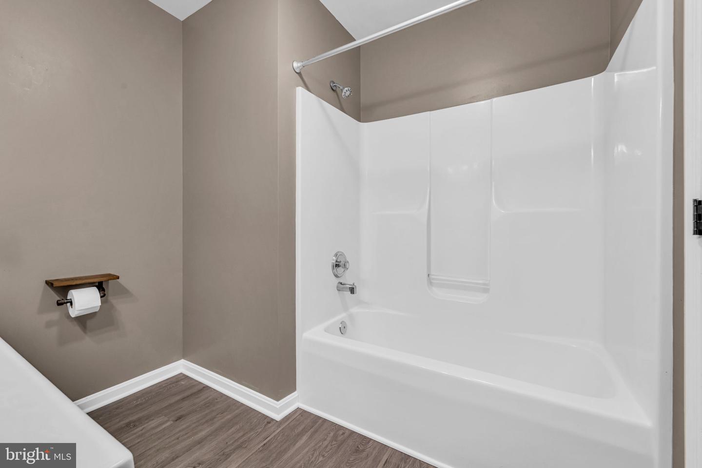 10696 MOORE DR, MANASSAS, Virginia 20111, 5 Bedrooms Bedrooms, ,3 BathroomsBathrooms,Residential,For sale,10696 MOORE DR,VAPW2100382 MLS # VAPW2100382